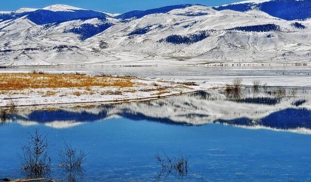 Unleash Your Adventurous Spirit: Explore the Untamed Beauty of Lake Clark National Park!