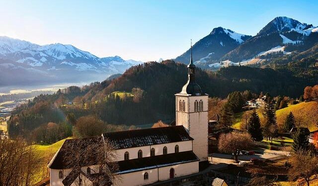 Experience the Captivating Autumn Splendor of America’s Hidden “Switzerland” in the Rockies!