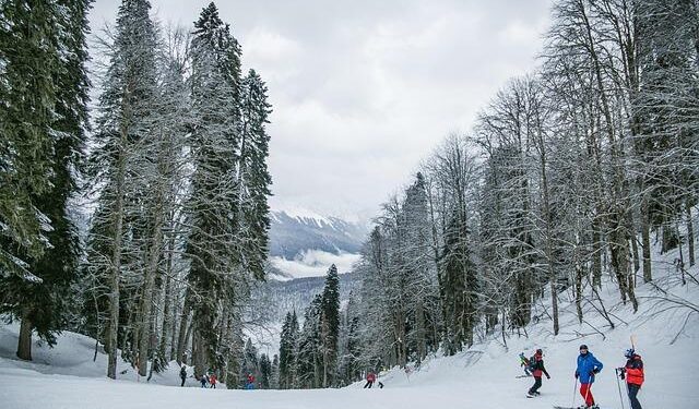 Unbelievable Heatwave Strikes US Ski Resorts: Snow Melts Away as Skiers Swap Gear for Bikinis!