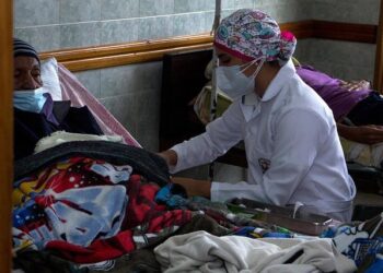 Venezuela’s Healthcare Crisis Worsens: The Exodus of Cuban Doctors Amid Rising U.S. Tensions