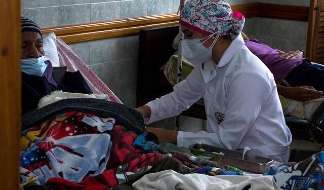 Venezuela’s Healthcare Crisis Worsens: The Exodus of Cuban Doctors Amid Rising U.S. Tensions