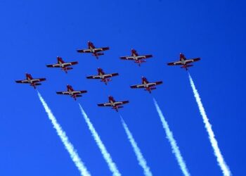 Thrilling Aerial Display: Canadian and American Air Forces Unite for a Dazzling Fourth of July Celebration Over Ottawa!