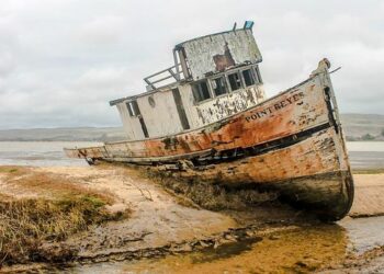 Stunning Discovery: Vessel Wreckage Uncovered Near Canouan After U.S. Airstrike