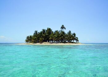 Uncover 13 Secret Tropical U.S. Islands You Can Explore Without a Passport!