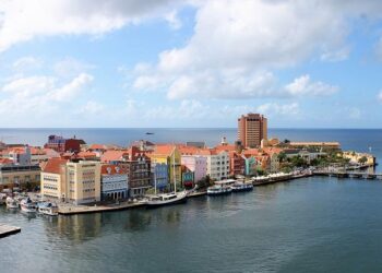From Lush Paradise to Eerie Silence: The Caribbean City That Transformed into a Ghost Town Overnight