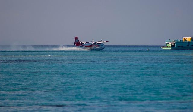 Heroic Rescue: Americans Pulled to Safety After Seaplane Crash in the Bahamas!